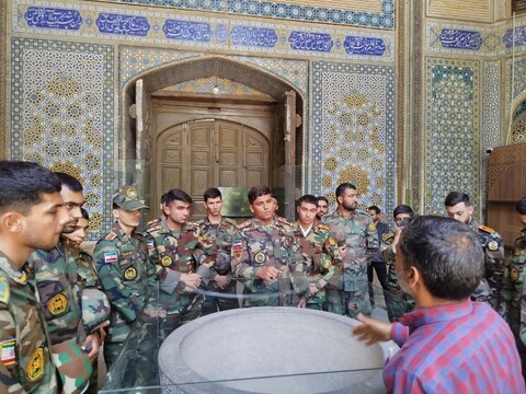 تصاویر|بازدید دانشجویان خلبانی و مهندسین پرواز از مدرسه علمیه امام صادق (ع) چهار باغ اصفهان