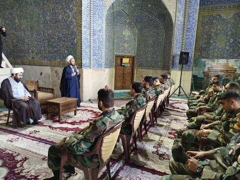 تصاویر|بازدید دانشجویان خلبانی و مهندسین پرواز از مدرسه علمیه امام صادق (ع) چهار باغ اصفهان