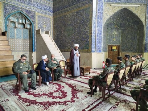 تصاویر|بازدید دانشجویان خلبانی و مهندسین پرواز از مدرسه علمیه امام صادق (ع) چهار باغ اصفهان