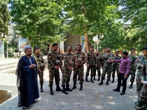 تصاویر|بازدید دانشجویان خلبانی و مهندسین پرواز از مدرسه علمیه امام صادق (ع) چهار باغ اصفهان