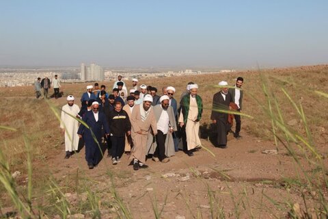 تصاویر / پیاده روی کارکنان حوزه علمیه استان قزوین با حضور امام جمعه استان قزوین