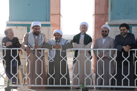 تصاویر / پیاده روی کارکنان حوزه علمیه استان قزوین با حضور امام جمعه استان قزوین