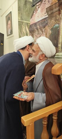 تصاویر تجلیل از اساتید و کادر مدرسه علمیه ولیعصر(عج)بروجرد