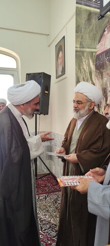 تصاویر تجلیل از اساتید و کادر مدرسه علمیه ولیعصر(عج)بروجرد