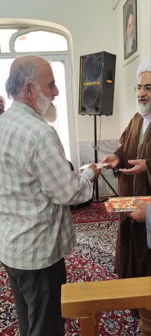 تصاویر تجلیل از اساتید و کادر مدرسه علمیه ولیعصر(عج)بروجرد