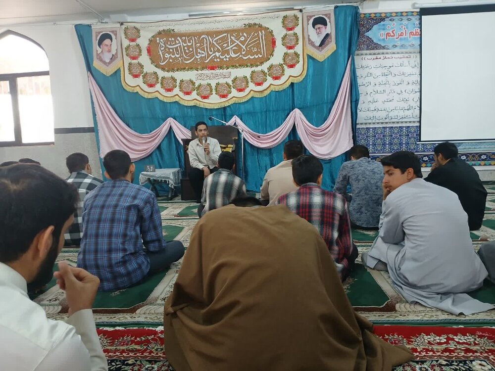 تصاویر/ نشست صمیمی و درس اخلاق آیت الله موسوی اصفهانی در مدرسه علی بن ابی طالب(ع) ملایر