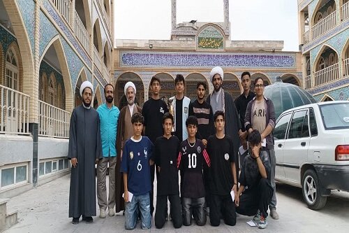 نوجوانان کنگاوری قهرمان فوتسال مساجد در حوزه علمیه تجلیل شدند+عکس