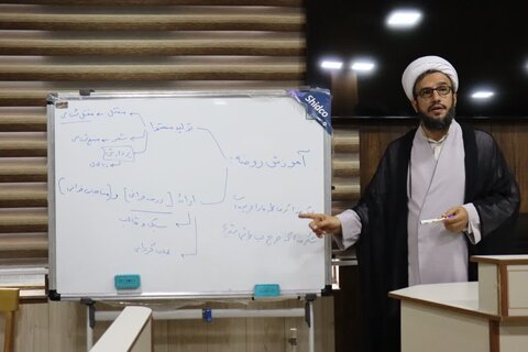 تصاویر/ کارگاه آموزش مداحی برای طلاب مبلغ مدرسه علمیه امام خمینی (ره) ارومیه