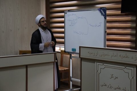 تصاویر/ کارگاه آموزش مداحی برای طلاب مبلغ مدرسه علمیه امام خمینی (ره) ارومیه