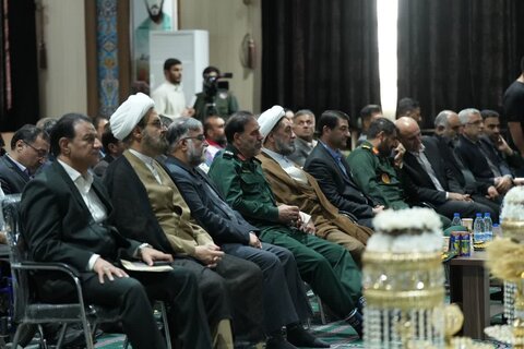 تصاویر آیین اهدای هزار سری جهیزیه و ۶۸ ویلچر برقی به مددجویان لرستانی