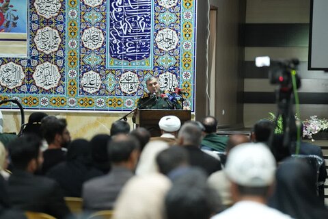 تصاویر آیین اهدای هزار سری جهیزیه و ۶۸ ویلچر برقی به مددجویان لرستانی