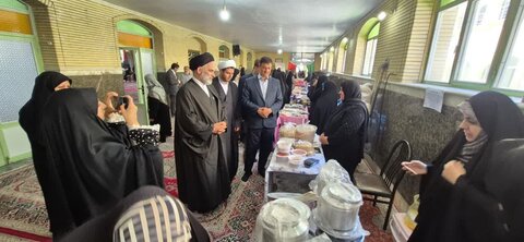 نمایشگاه مشاغل خانگی به همت مدرسه علمیه خواهران سلماس