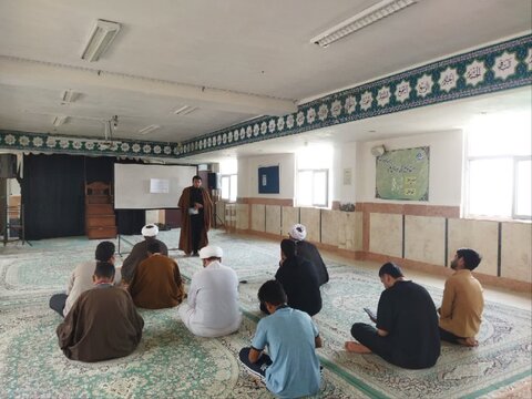 تصاویر/ برگزاری کارگاه‌های پژوهشی مدرسه علمیه الغدیر نراق