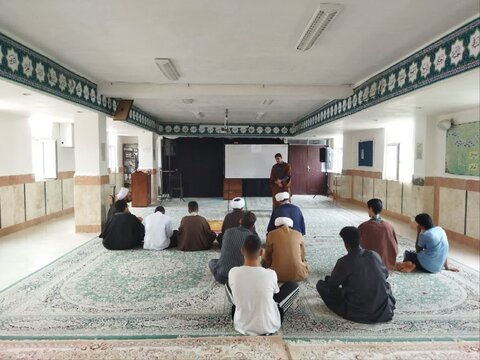 تصاویر/ برگزاری کارگاه‌های پژوهشی مدرسه علمیه الغدیر نراق