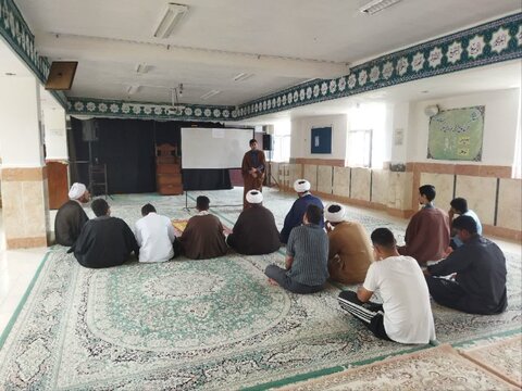تصاویر/ برگزاری کارگاه‌های پژوهشی مدرسه علمیه الغدیر نراق
