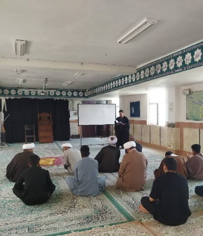 تصاویر/ برگزاری کارگاه‌های پژوهشی مدرسه علمیه الغدیر نراق