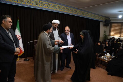 تصاویر / تقدیر از مبلغین خواهر و برادر طرح امین استان همدان