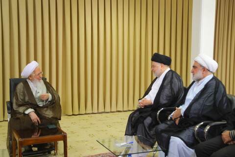 تصاویر / دیدار نماینده تام الاختیار آیت الله العظمی سیستانی در ایران با آیت الله العظمی جوادی آملی