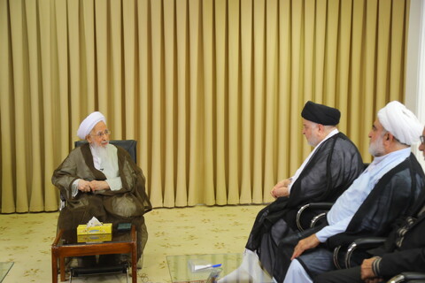 تصاویر / دیدار نماینده تام الاختیار آیت الله العظمی سیستانی در ایران با آیت الله العظمی جوادی آملی