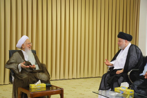 تصاویر / دیدار نماینده تام الاختیار آیت الله العظمی سیستانی در ایران با آیت الله العظمی جوادی آملی