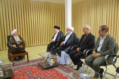 تصاویر / دیدار نماینده تام الاختیار آیت الله العظمی سیستانی در ایران با آیت الله العظمی جوادی آملی