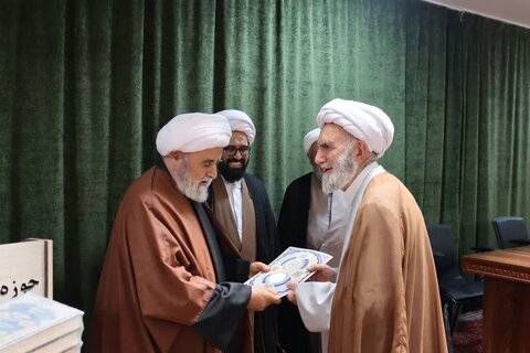 تصاویر/ جلسه شورای روحانیت ارومیه با طلاب شاغل در آموزش و پروش