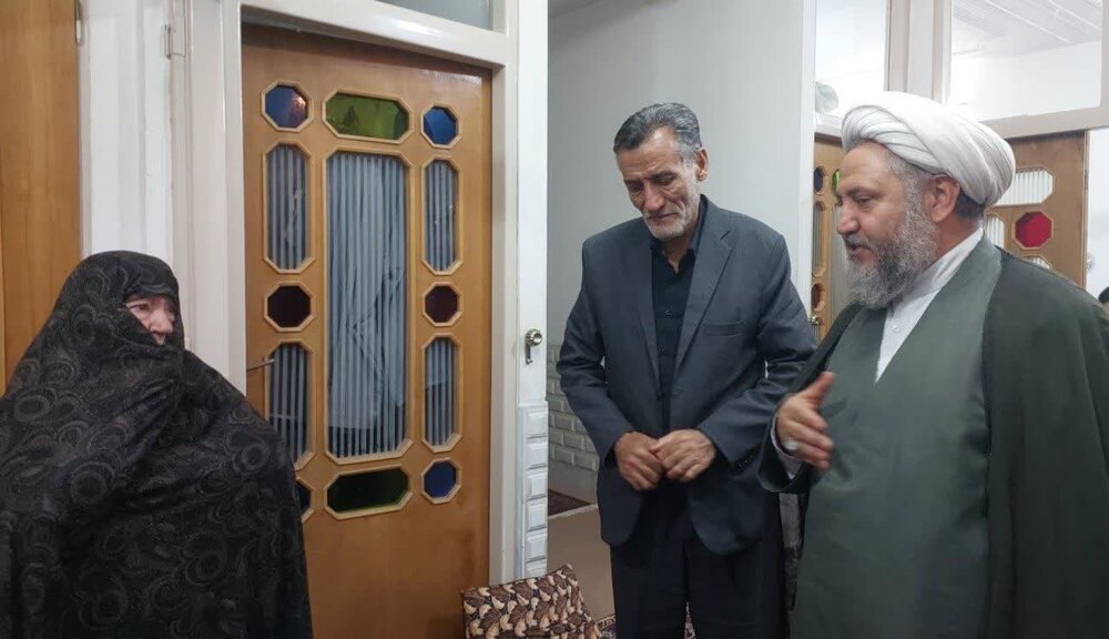 امام جمعه آران و بیدگل با خانواده شهید هاشمی دیدار کرد+ عکس