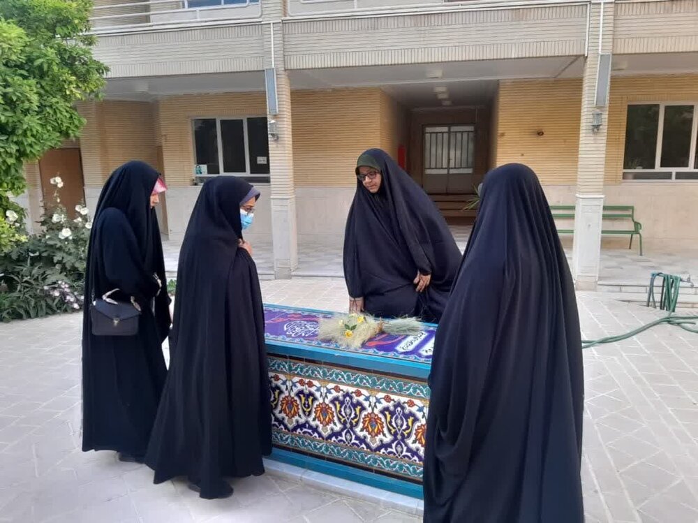 تحصیل در حوزه علمیه زمینه‌ای برای کسب دانش و معارف اهل‌بیت(ع) است