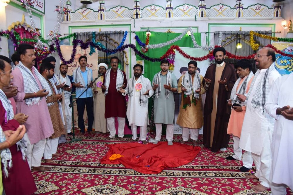 मोमिनो के दिल में है रौज़ा क़ुम की शहजादी का है + तस्वीरें