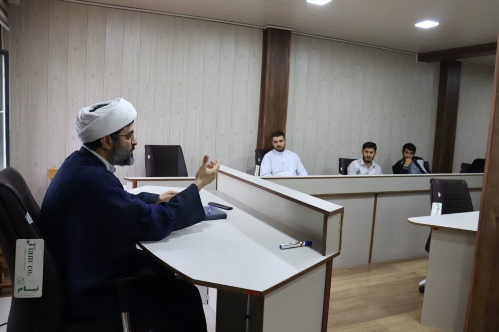 تصاویر/ کارگاه آسیب شناشی ویژه روحانیون مبلغ مدرسه علمیّه امام خمینی(ره) ارومیه