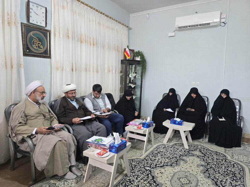 برگزاری جلسه بررسی امکان اجرای طرح «تدبر در قرآن» در حوزه علمیه خواهران یزد + عکس