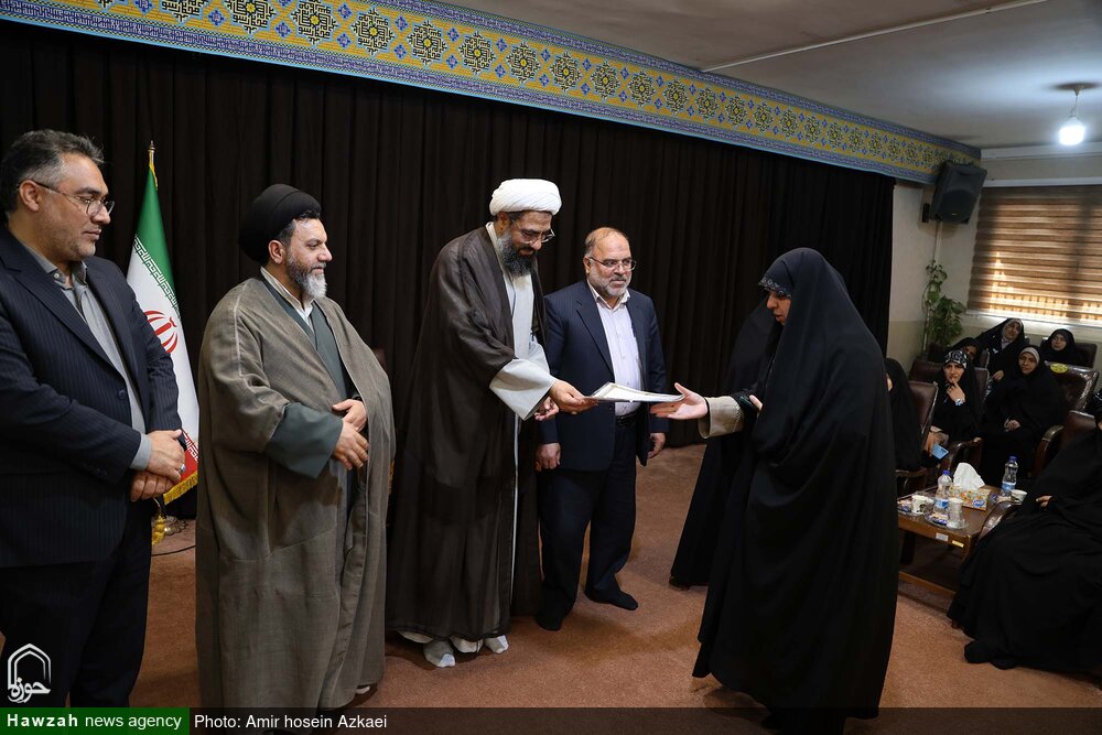 تصاویر / تقدیر از مبلغین خواهر و برادر طرح امین استان همدان