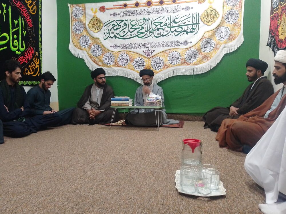 نجف اشرف؛ طلابِ کشمیر کے ساتھ حوزہ علمیہ قم کے فاضل، حجۃ الاسلام والمسلمین سید ارتضیٰ رضوی کی خصوصی نشستیں