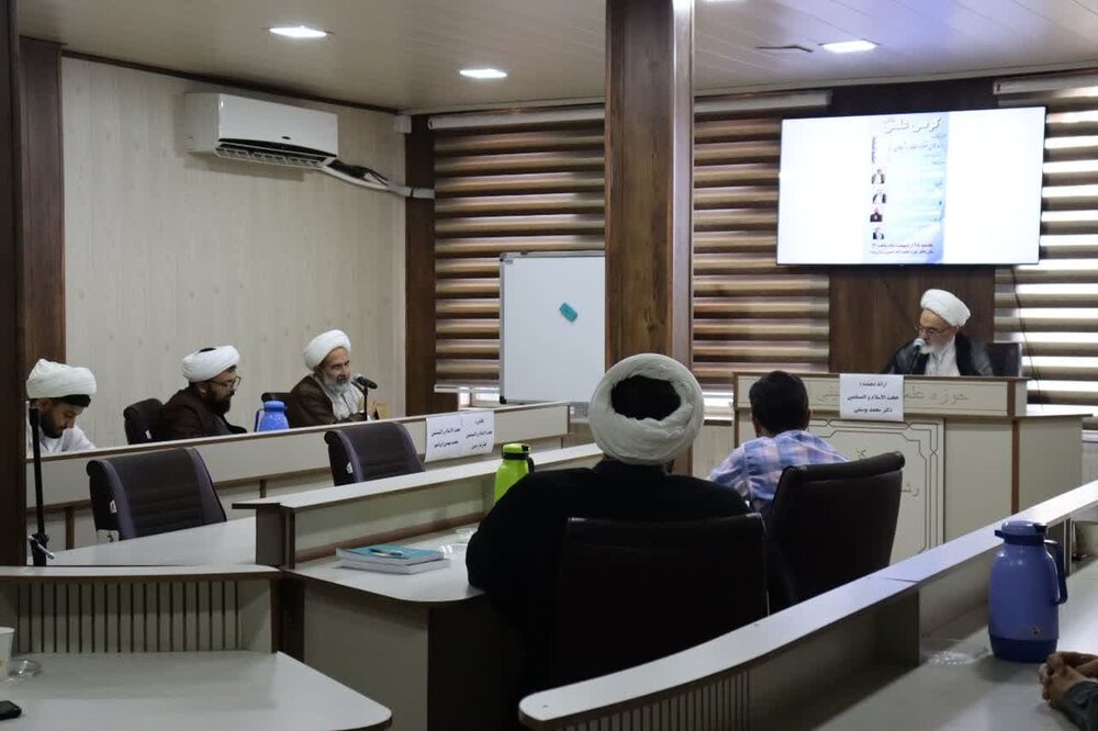 تصاویر/ کرسی علمی در مدرسه علمیه امام خمینی (ره) ارومیه