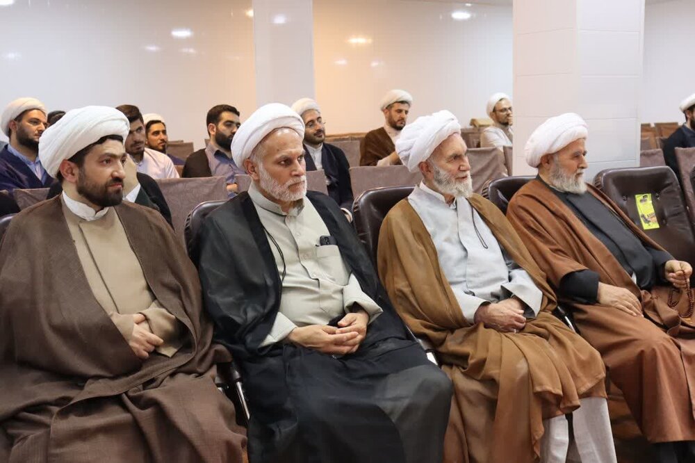 تصاویر/ جلسه شورای روحانیت ارومیه با طلاب شاغل در آموزش و پرورش