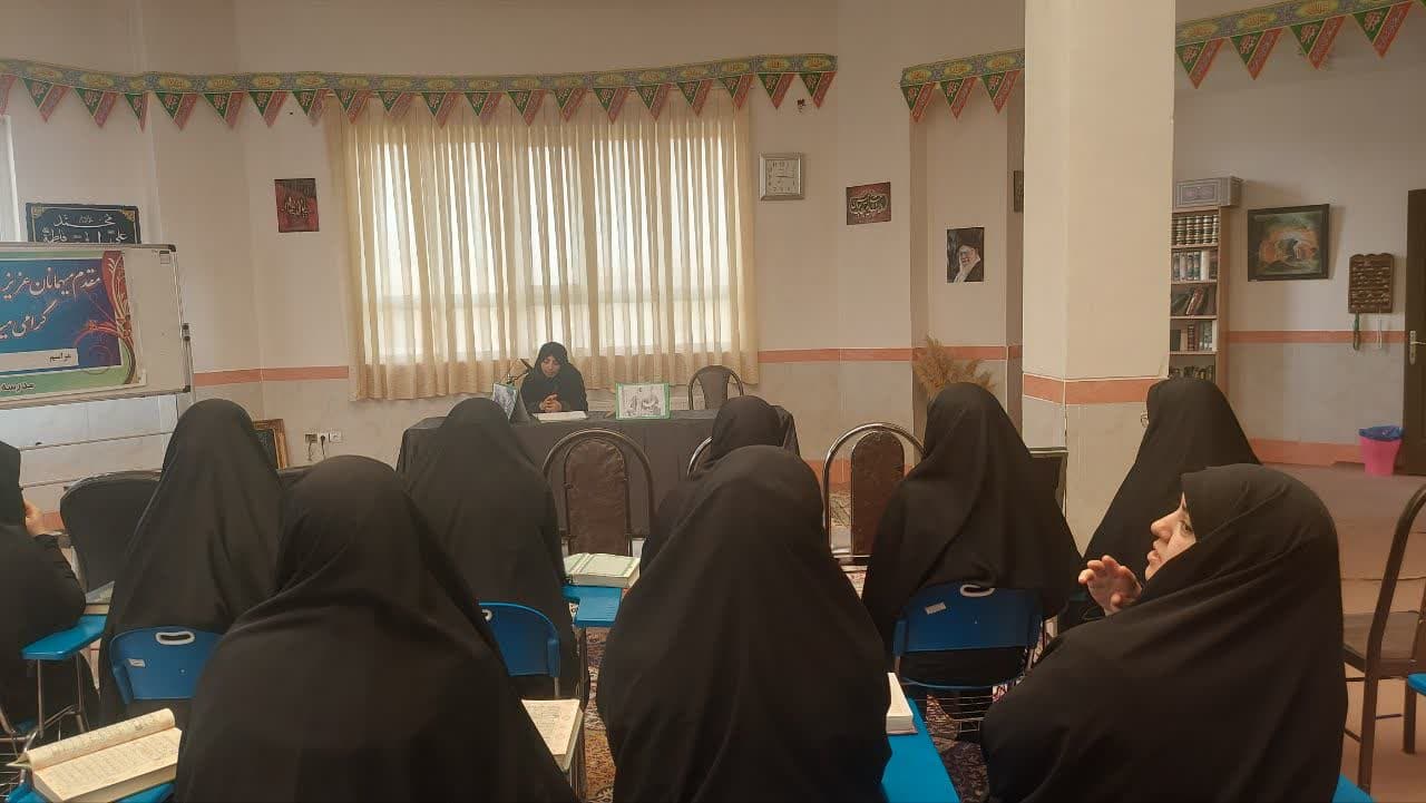 بزرگداشت شهید رئیسی در مدرسه علمیه خواهران نقده+ عکس