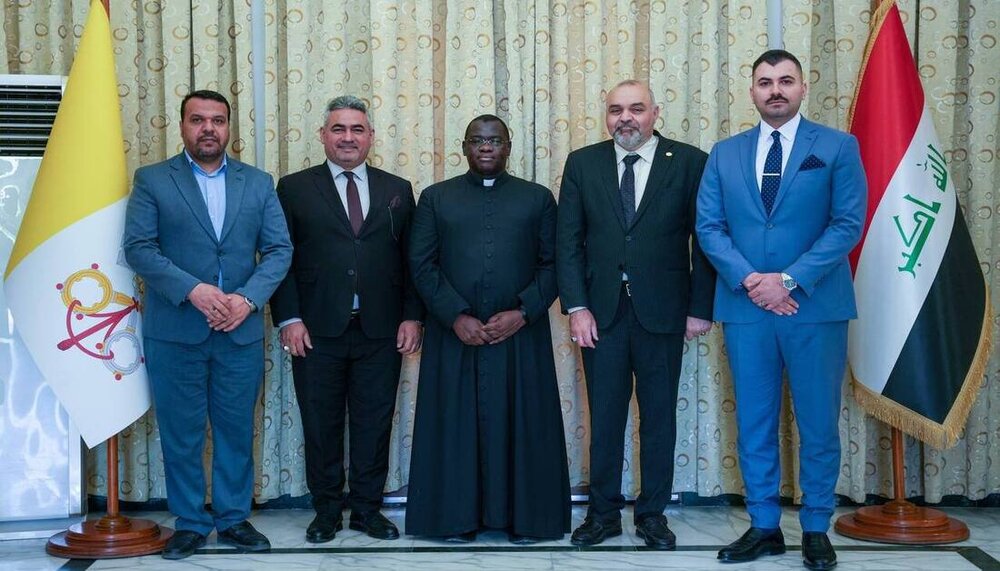 Maafisa wa Haram ya Imamu Husein (a.s) wafanya Ziara katika Ubalozi wa Vatikani ulioko Baghdad