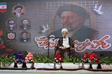 مسئولان راه شهید رئیسی را ادامه دهند