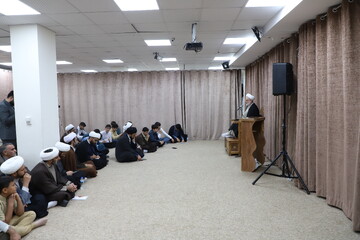 تصاویر/ جلسه درس اخلاق در مدرسه علمیه خاتم الانبیاء سنندج