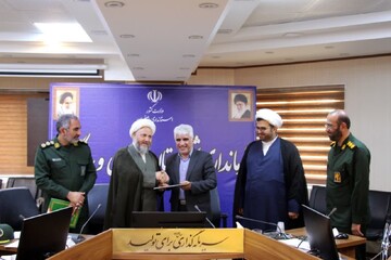 حکم رئیس قرارگاه جهاد تبیین به فرماندار آران و بیدگل اعطا شد + عکس