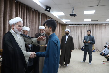 تصاویر/ تجلیل از اساتید و طلاب برتر مدرسه علمیه خاتم الانبیاء سنندج