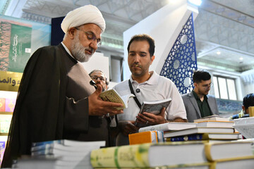 تأکید مدیر حوزه علمیه خراسان بر اهمیت پرداختن به تاریخ ائمه و علما در قالب‌های نوین