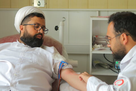 اهدای خون روحانیون و طلاب استان همدان