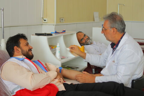 اهدای خون روحانیون و طلاب استان همدان