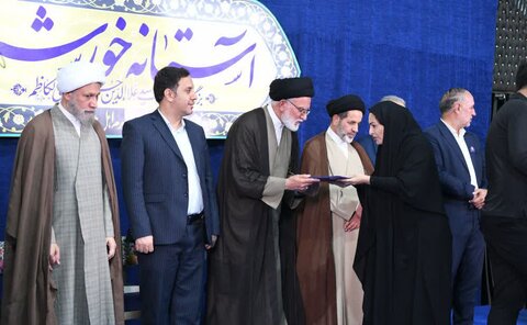 تصاویر| آیین اختتامیه جشنواره شعر آستانه خورشید