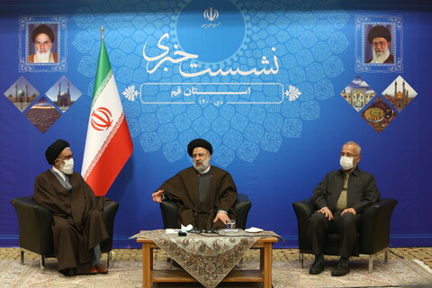 تصاویری از دیدارهای رئیس جمهور شهید با مراجع و علما قم

