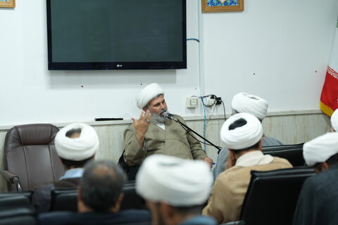 تصاویر/دیدار مدیران روحانی مدارس آموزش و پرورش خوزستان با معاون تبلیغ و امور فرهنگی حوزه های علمیه کشور