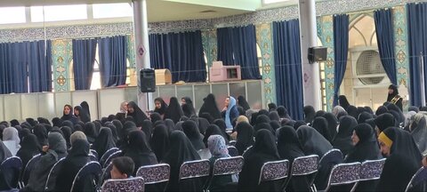 تصاویر/حضور طلاب موسسه آموزش عالی ریحانة النبی (ی)اراک در مراسم سالگرد شهدای خدمت