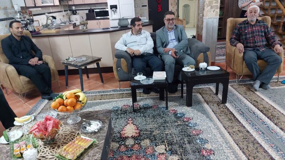 دیدار فرماندار با خانواده دارای فرزند چهارقلو در آران و بیدگل+ عکس