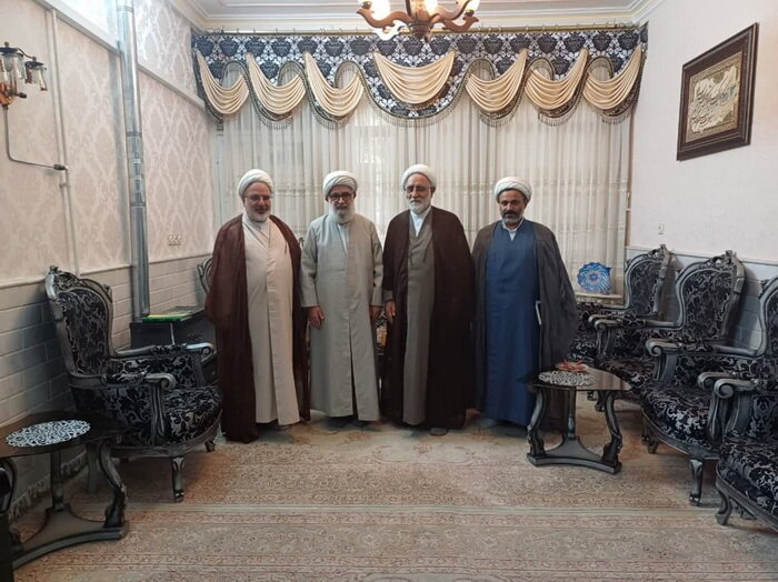 تجلیل نمایندگان آیت الله اعرافی از مدیران اسبق مدارس علمیه قم + عکس
